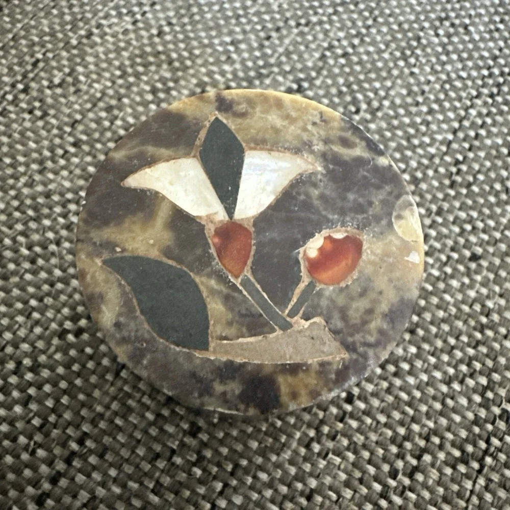 Vintage Soapstone Trinket Box Mother of Pearl Inlay Oval Flowers‎ Amber
